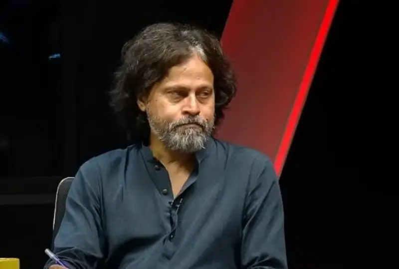 “যা বুঝতে পারছি না, সেটাই বেশি চিন্তার” — রাজনীতির অচেনা সংকেতে আশরাফ কায়সারের সতর্ক বার্তা “যা বুঝতে পারছি না, সেটাই বেশি চিন্তার” — রাজনীতির অচেনা সংকেতে আশরাফ কায়সারের সতর্ক বার্তা