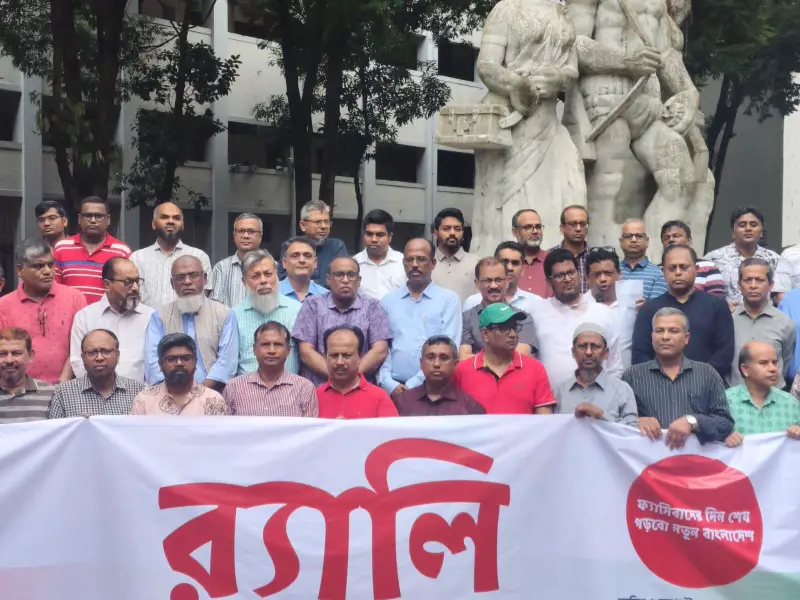 হাসিনার পতনের বর্ষপূর্তিতে ’সাদা দলের’ বিজয় র‌্যালি: শহীদদের শ্রদ্ধা