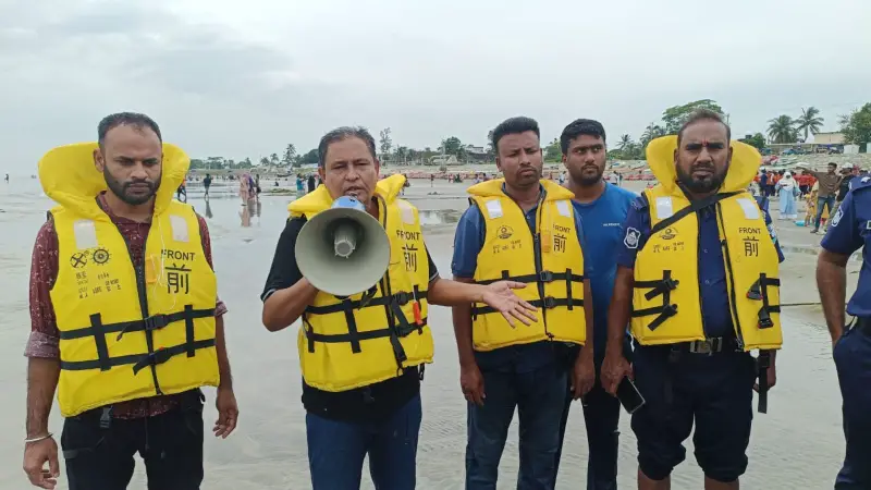 কুয়াকাটা সৈকতে গোসলে নেমে তরুণ পর্যটক নিখোঁজ, উদ্ধার অভিযান চলছে কুয়াকাটা সৈকতে গোসলে নেমে তরুণ পর্যটক নিখোঁজ, উদ্ধার অভিযান চলছে