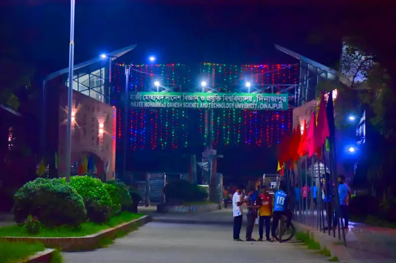 অব্যবস্থাপনা আর বাজেট সংকটে হাবিপ্রবিতে গণঅভ্যুত্থান দিবস পালিত অব্যবস্থাপনা আর বাজেট সংকটে হাবিপ্রবিতে গণঅভ্যুত্থান দিবস পালিত