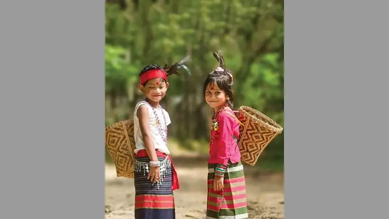 আদিবাসী বিতর্ক: আসুন সত্যটা জেনে নেই