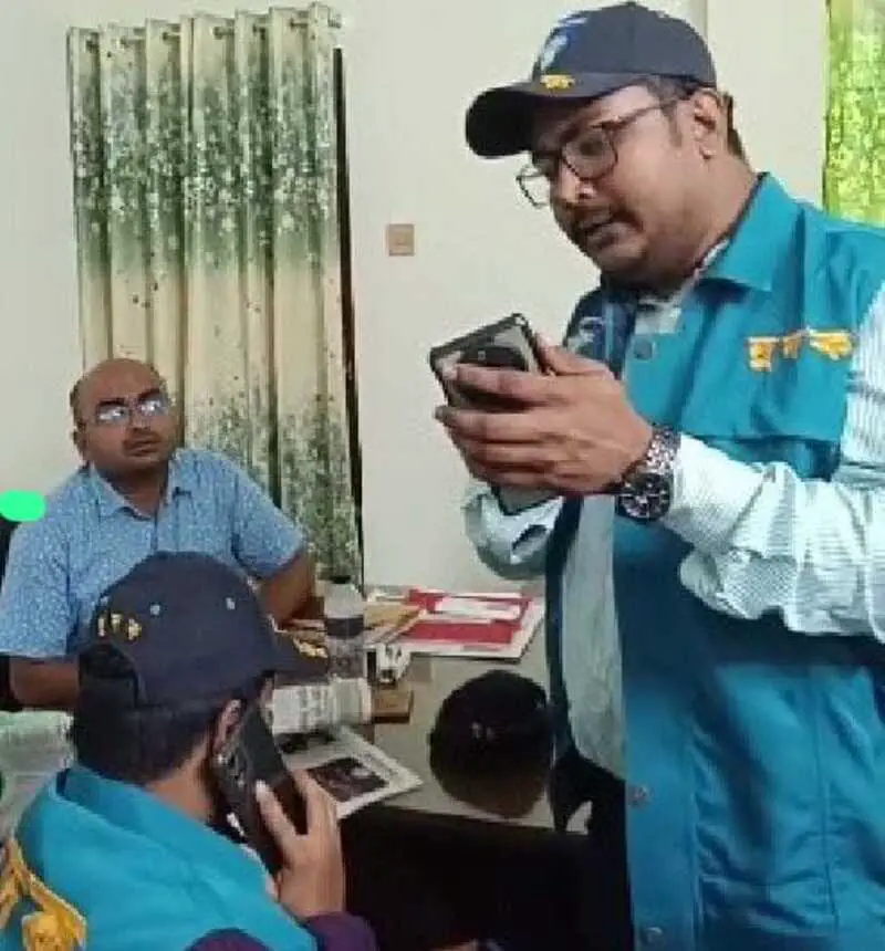 বাগেরহাট বিআরটিএ-তে দুদকের অভিযান: গ্রাহক হয়রানি ও অনিয়মের প্রমাণ বাগেরহাট বিআরটিএ-তে দুদকের অভিযান: গ্রাহক হয়রানি ও অনিয়মের প্রমাণ
