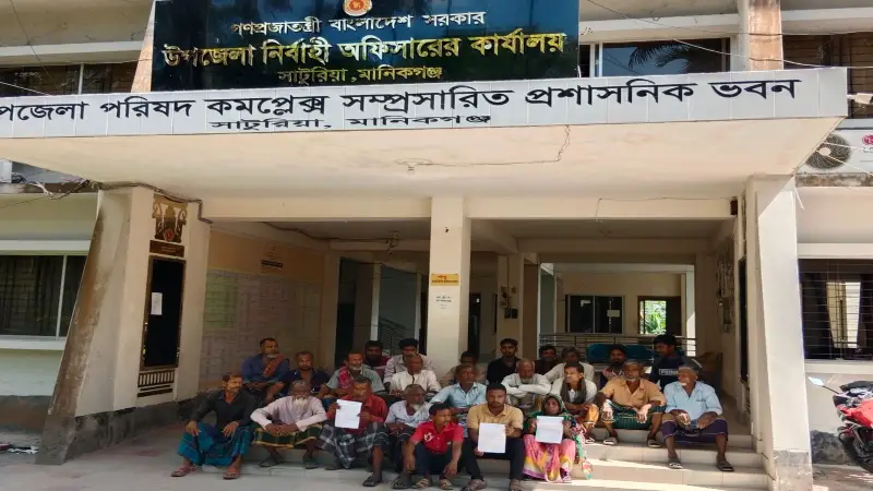 সাটুরিয়ায় ফসল নষ্টের ক্ষতিপূরণের দাবিতে কৃষকদের অবস্থান কর্মসূচী সাটুরিয়ায় ফসল নষ্টের ক্ষতিপূরণের দাবিতে কৃষকদের অবস্থান কর্মসূচী