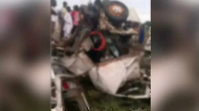 ঈদে মিলাদুন্নবী উদযাপনে যাওয়ার পথে ৪০ মুসল্লির মৃত্যু ঈদে মিলাদুন্নবী উদযাপনে যাওয়ার পথে ৪০ মুসল্লির মৃত্যু