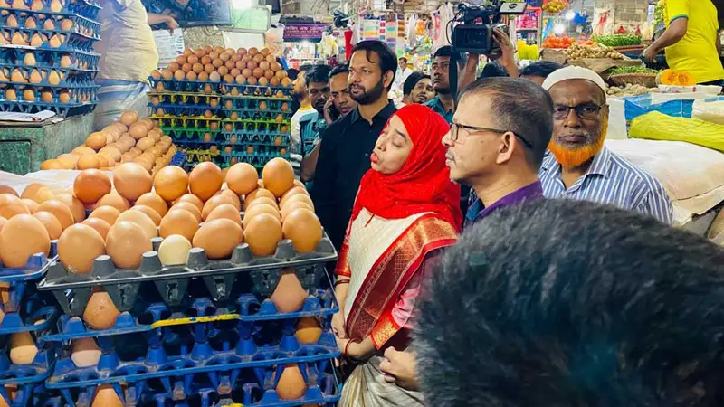 ডিম, পেঁয়াজ ও আলুর দাম কমে আসার দাবি ডিম, পেঁয়াজ ও আলুর দাম কমে আসার দাবি
