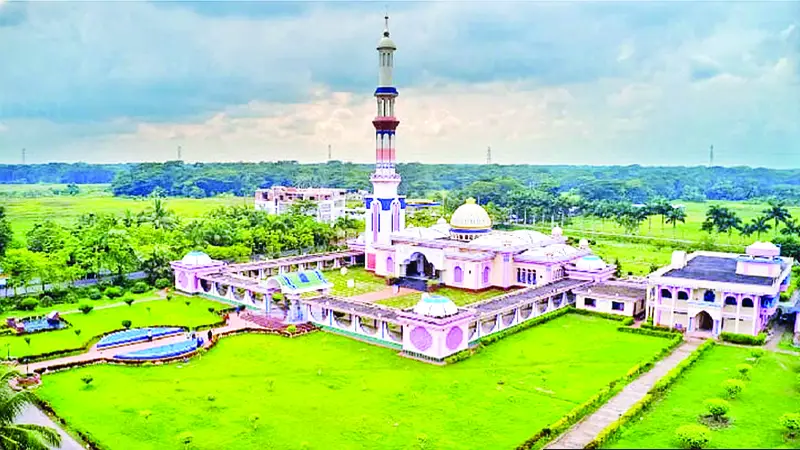 পড়ন্ত বিকেলে ফুটে ওঠে সৌন্দর্য, মুগ্ধ দর্শনার্থী