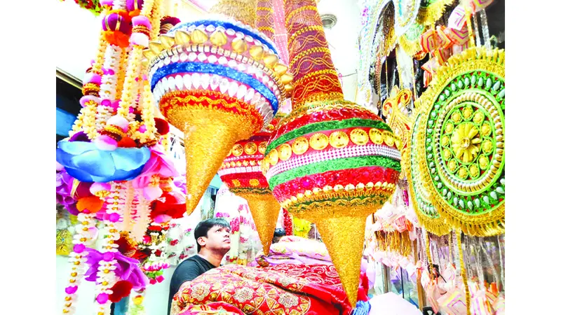 পূজার আয়োজনের মধ্যেই ফিরছে নাগরিক উৎসব পূজার আয়োজনের মধ্যেই ফিরছে নাগরিক উৎসব