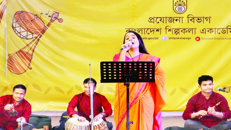 লোকগানের মায়াবী সুরে সিক্ত শ্রোতার হৃদয় লোকগানের মায়াবী সুরে সিক্ত শ্রোতার হৃদয়