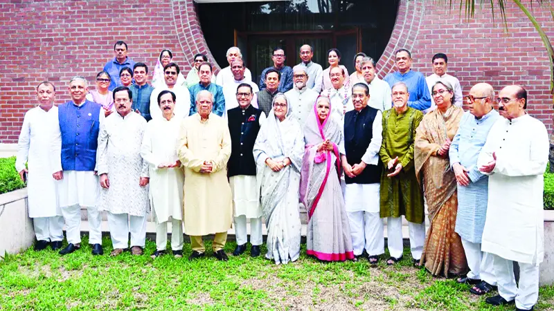 দলীয় নেতাদের সঙ্গে প্রধানমন্ত্রীর ঈদ শুভেচ্ছা বিনিময় দলীয় নেতাদের সঙ্গে প্রধানমন্ত্রীর ঈদ শুভেচ্ছা বিনিময়