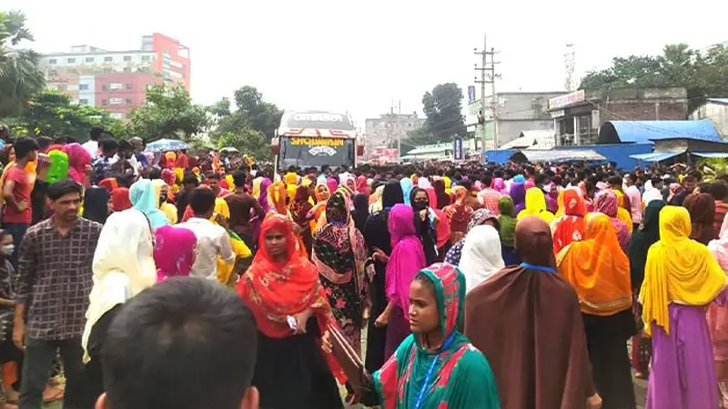 শ্রমিক আন্দোলনে ফের অশান্ত গার্মেন্টস শিল্পাঞ্চল শ্রমিক আন্দোলনে ফের অশান্ত গার্মেন্টস শিল্পাঞ্চল