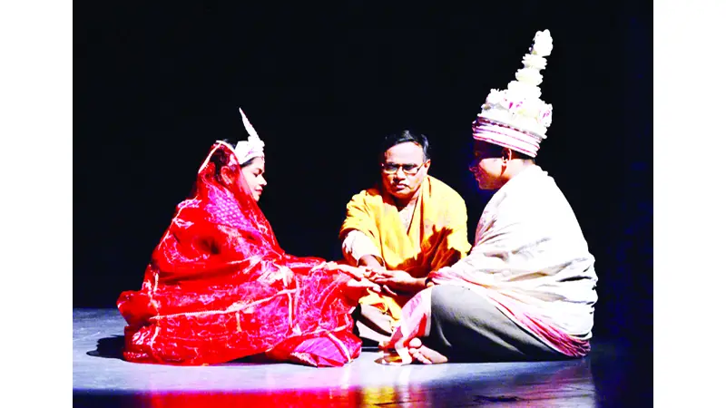 ছুটির দিনে নাট্যপ্রেমীদের পদচারণায় সরব নাট্যমঞ্চ ছুটির দিনে নাট্যপ্রেমীদের পদচারণায় সরব নাট্যমঞ্চ