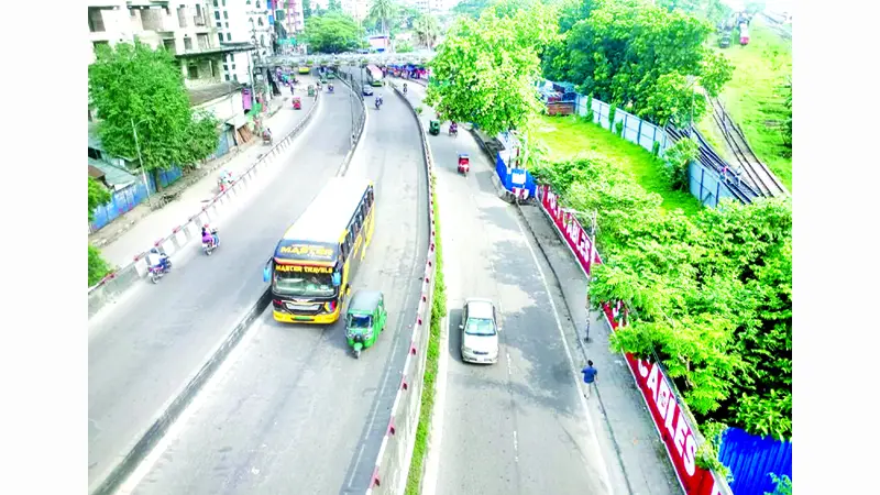 ছুটি কাটিয়ে ঢাকায় ফিরছেন কর্মজীবীরা ছুটি কাটিয়ে ঢাকায় ফিরছেন কর্মজীবীরা