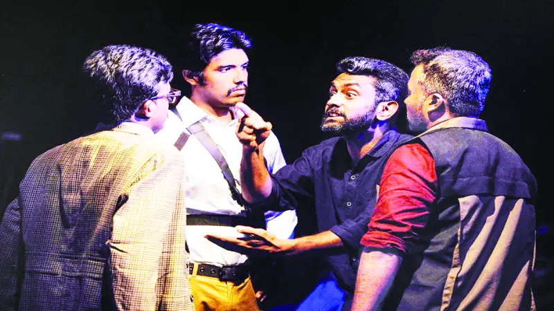 বাতিঘরের প্যারাবোলা নাটকের মঞ্চায়ন বাতিঘরের প্যারাবোলা নাটকের মঞ্চায়ন