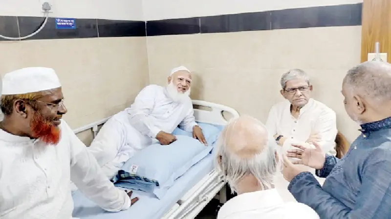 জামায়াতের আমিরকে দেখতে হাসপাতালে মির্জা ফখরুল জামায়াতের আমিরকে দেখতে হাসপাতালে মির্জা ফখরুল