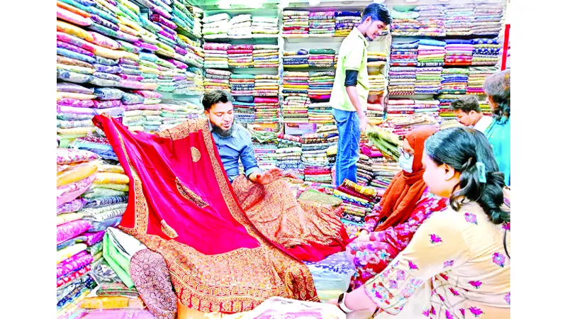 মেয়েদের পছন্দের শীর্ষে সুতি থ্রি পিস, এবার বিদেশী পোশাকে আগ্রহ কম মেয়েদের পছন্দের শীর্ষে সুতি থ্রি পিস, এবার বিদেশী পোশাকে আগ্রহ কম