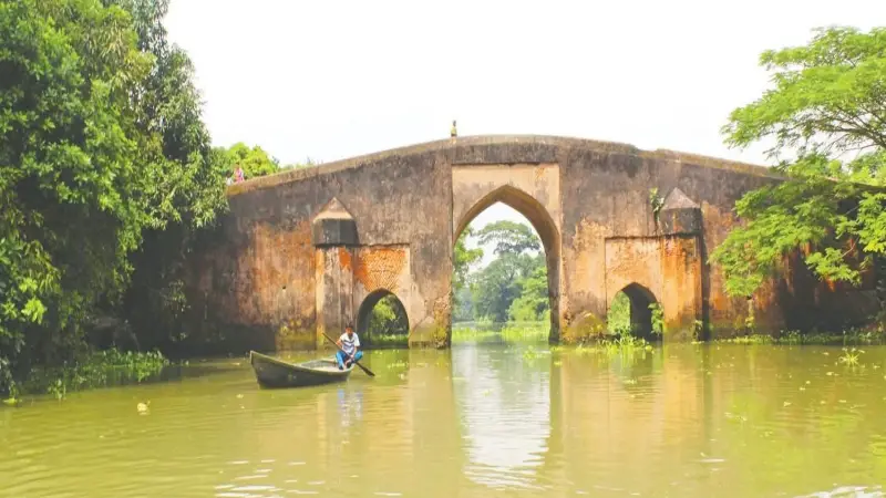 মুন্সীগঞ্জে কিংবদন্তি মুন্সীগঞ্জে কিংবদন্তি