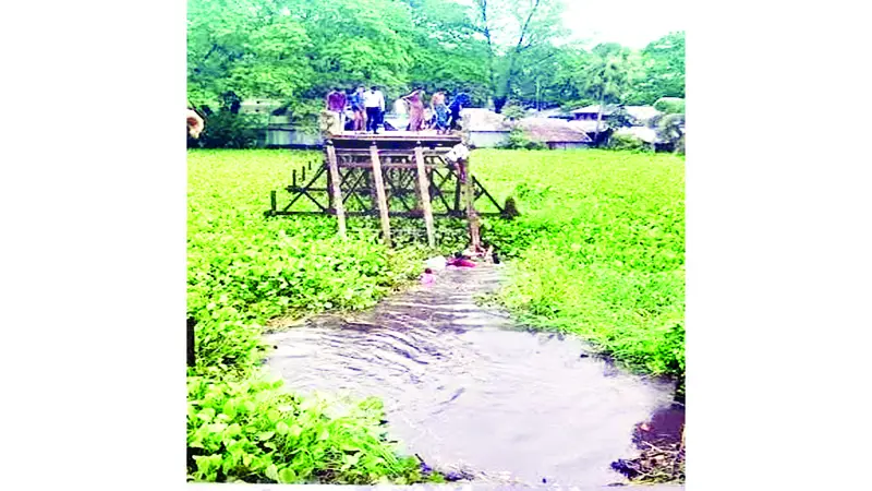 সেতু ভেঙে গাড়ি নদীতে ৯ কনেযাত্রী নিহত সেতু ভেঙে গাড়ি নদীতে ৯ কনেযাত্রী নিহত