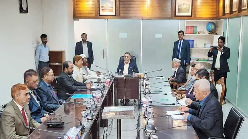 সিইসির সঙ্গে বিএনপি ও জামায়াত প্রতিনিধি দলের বৈঠক সিইসির সঙ্গে বিএনপি ও জামায়াত প্রতিনিধি দলের বৈঠক