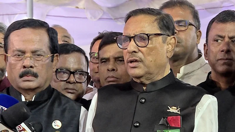 গণঅভ্যুত্থান থেকে বিএনপি এখন লিফলেট বিতরণে গণঅভ্যুত্থান থেকে বিএনপি এখন লিফলেট বিতরণে