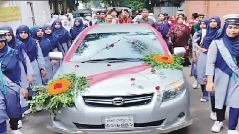 ৩৬ বছর পেশায় অবিচল শিক্ষক স্বপন কুমার সূত্রধরের বিদায় অনুষ্ঠান ৩৬ বছর পেশায় অবিচল শিক্ষক স্বপন কুমার সূত্রধরের বিদায় অনুষ্ঠান
