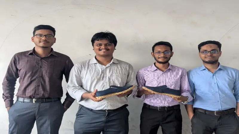 খাল-বিলের কচুরিপানা এখন পরিবেশবান্ধব জুতার সোলে খাল-বিলের কচুরিপানা এখন পরিবেশবান্ধব জুতার সোলে