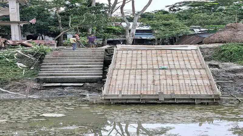 বাউফলে এডিপির প্রকল্পে নয়ছয়: ঘাটলার পাশে ঘাটলা নির্মাণ! 
