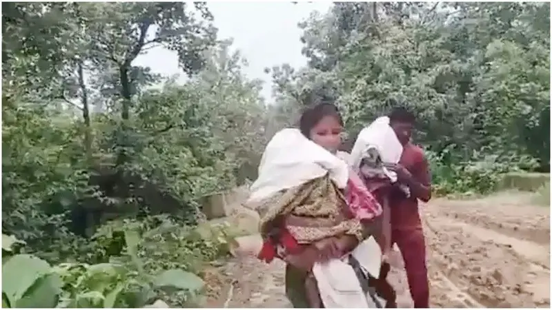 অ্যাম্বুল্যান্স নেই, ২ সন্তানের মরদেহ নিয়ে ১৫ কিলোমিটার হাঁটলেন বাবা অ্যাম্বুল্যান্স নেই, ২ সন্তানের মরদেহ নিয়ে ১৫ কিলোমিটার হাঁটলেন বাবা