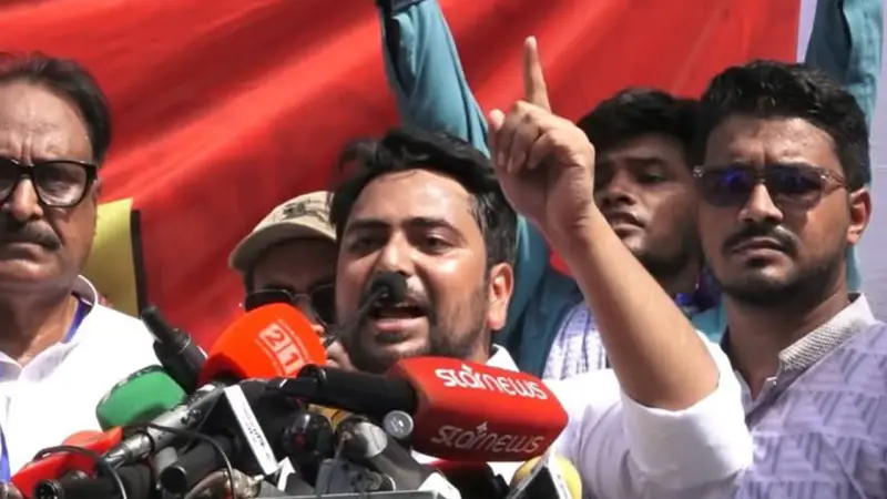 একটি পক্ষ চাঁদাবাজি সন্ত্রাস টিকিয়ে রাখতে চায় একটি পক্ষ চাঁদাবাজি সন্ত্রাস টিকিয়ে রাখতে চায়