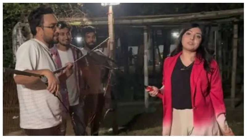 একসঙ্গে ব্যাডমিন্টন খেলছে পড়শি ও জোভান একসঙ্গে ব্যাডমিন্টন খেলছে পড়শি ও জোভান