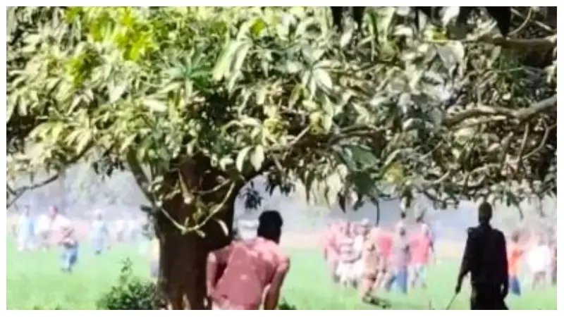 বাংলাদেশ সীমান্তে ঢুকে গাছ কাটে ভারতীয়রা, অতঃপর সংঘর্ষ বাংলাদেশ সীমান্তে ঢুকে গাছ কাটে ভারতীয়রা, অতঃপর সংঘর্ষ