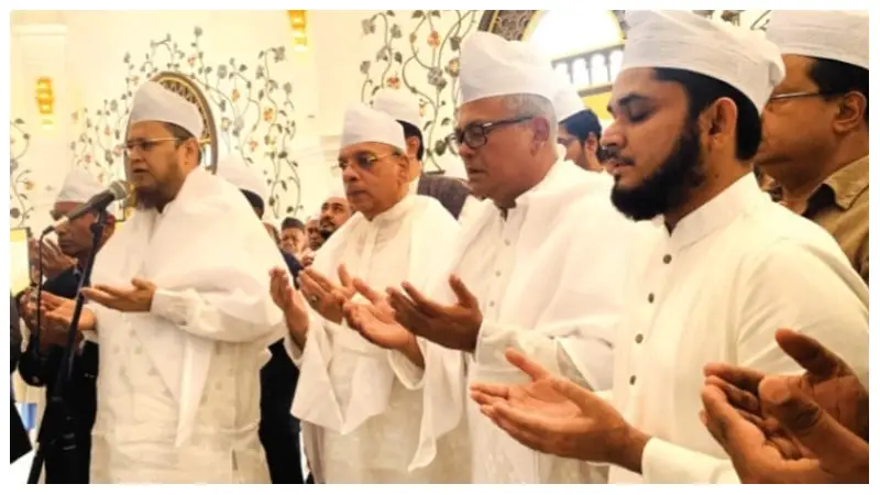 আকস্মিক দরবার শরিফ জিয়ারতে প্রধান বিচারপতি আকস্মিক দরবার শরিফ জিয়ারতে প্রধান বিচারপতি