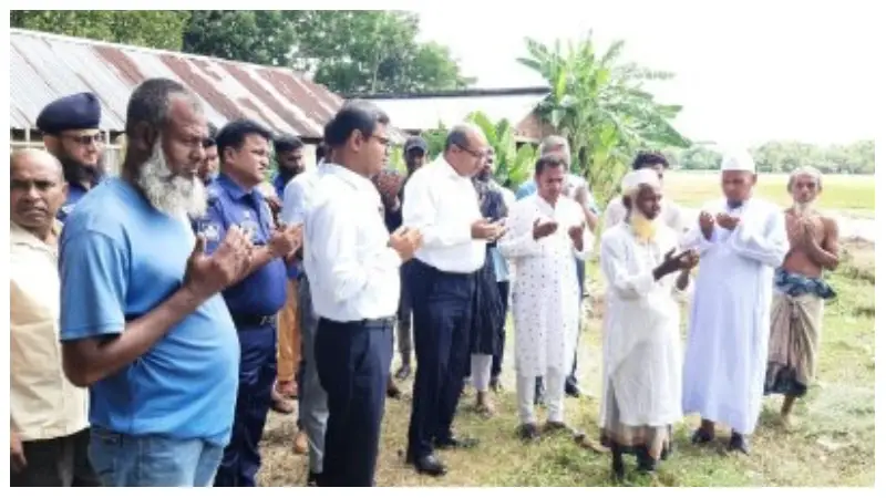 বৈষম্য বিরোধী আন্দোলনের দুই শহিদের কবর জিয়ারতে জেলা প্রশাসক বৈষম্য বিরোধী আন্দোলনের দুই শহিদের কবর জিয়ারতে জেলা প্রশাসক