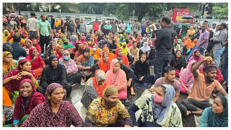 যমুনার সামনে তৈরি পোশাক শ্রমিকদের অবস্থান, বকেয়া বেতন আদায়ে আন্দোলন চলবে যমুনার সামনে তৈরি পোশাক শ্রমিকদের অবস্থান, বকেয়া বেতন আদায়ে আন্দোলন চলবে
