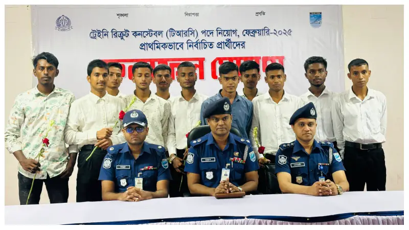 ১২০ টাকায় পুলিশে চাকরি পেয়ে আবেগাপ্লুত নিয়োগপ্রাপ্তরা ১২০ টাকায় পুলিশে চাকরি পেয়ে আবেগাপ্লুত নিয়োগপ্রাপ্তরা
