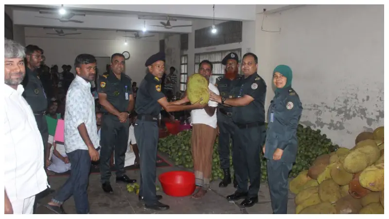 ঢাকা কেন্দ্রীয় কারাগারে মৌসুমি ফল উৎসব ঢাকা কেন্দ্রীয় কারাগারে মৌসুমি ফল উৎসব