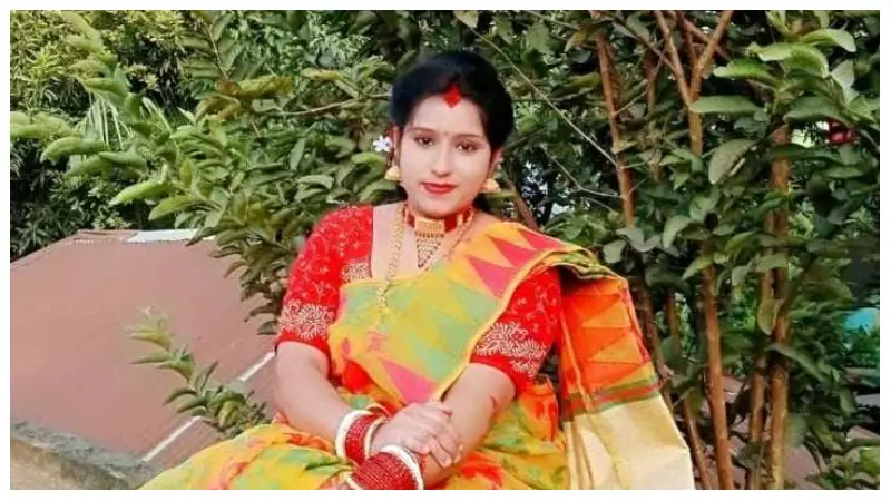 রাতে পরকীয়া প্রেমিকের প্রতারণার শিকার,সকালে গৃহবধূর আত্নহত্যা রাতে পরকীয়া প্রেমিকের প্রতারণার শিকার,সকালে গৃহবধূর আত্নহত্যা