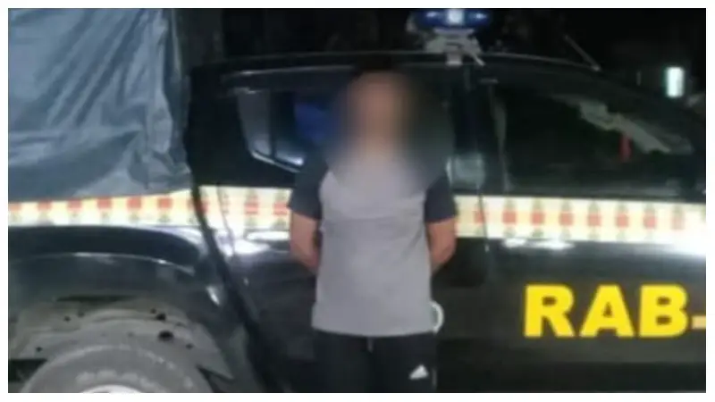 সেনাবাহিনীতে চাকরি দেওয়ার নামে টাকা হাতিয়ে প্রতারণা, যুবক গ্রেফতার সেনাবাহিনীতে চাকরি দেওয়ার নামে টাকা হাতিয়ে প্রতারণা, যুবক গ্রেফতার