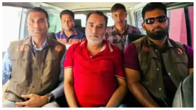 বগুড়ার আলোচিত পরিবহণ ব্যবসায়ী যুবলীগ নেতা আমিনুল গ্রেফতার বগুড়ার আলোচিত পরিবহণ ব্যবসায়ী যুবলীগ নেতা আমিনুল গ্রেফতার