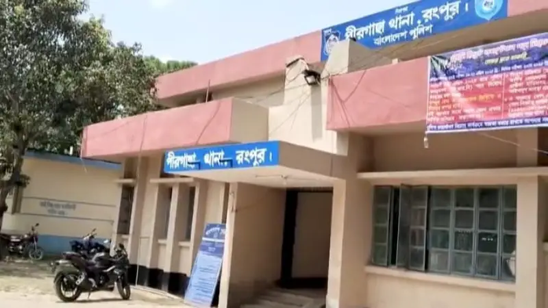 কোর্টের আদেশের ১২ দিনেও ব্যবস্থা নেয়নি পুলিশ, উল্টো হামলার শিকার ভুক্তভোগী কোর্টের আদেশের ১২ দিনেও ব্যবস্থা নেয়নি পুলিশ, উল্টো হামলার শিকার ভুক্তভোগী