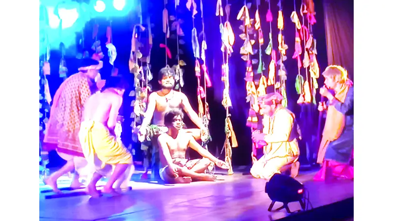 ‘উত্তরণ’ নাটকের ৩৩তম মঞ্চায়ন কাল ‘উত্তরণ’ নাটকের ৩৩তম মঞ্চায়ন কাল