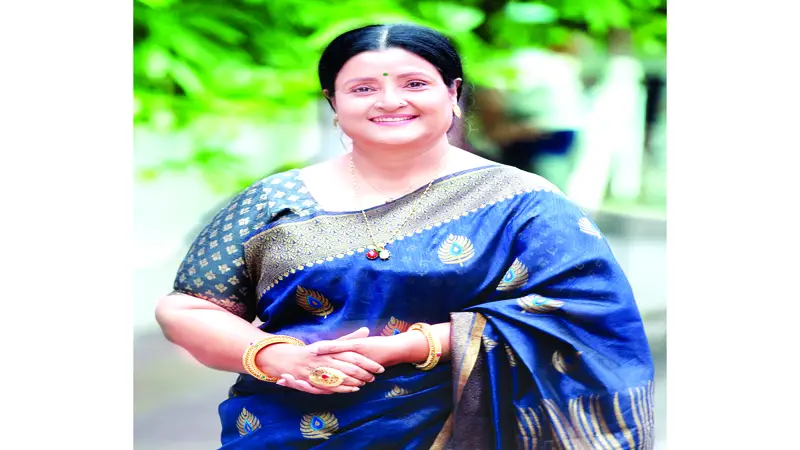 শিক্ষকতা ও অভিনয়ে চিত্রলেখা গুহ শিক্ষকতা ও অভিনয়ে চিত্রলেখা গুহ