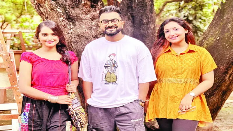 নতুন গানে তিন শিল্পী নতুন গানে তিন শিল্পী