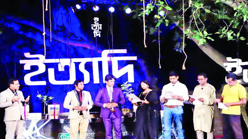 ঝড়ের কবলে ইত্যাদি