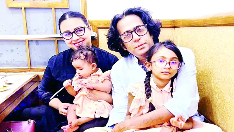অল্পের জন্য বেঁচে গেল বাপ্পার পরিবার অল্পের জন্য বেঁচে গেল বাপ্পার পরিবার