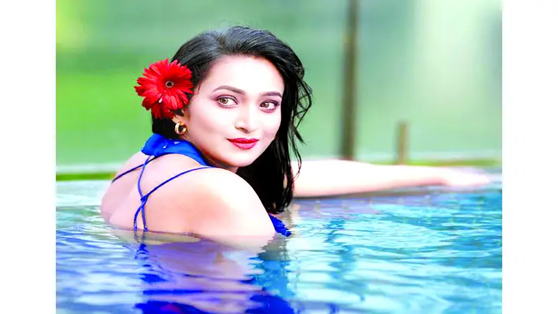 প্রশংসায় ভাসছেন তাহমিনা অথৈ