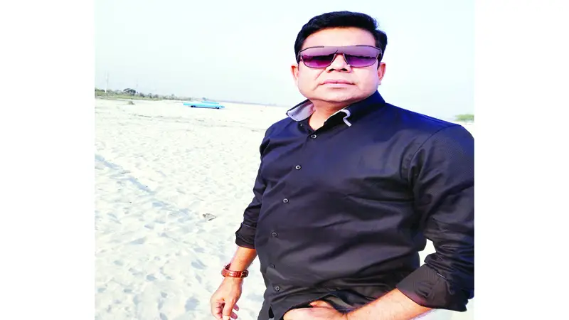 চার গানে কণ্ঠ দিলেন মনির খান চার গানে কণ্ঠ দিলেন মনির খান