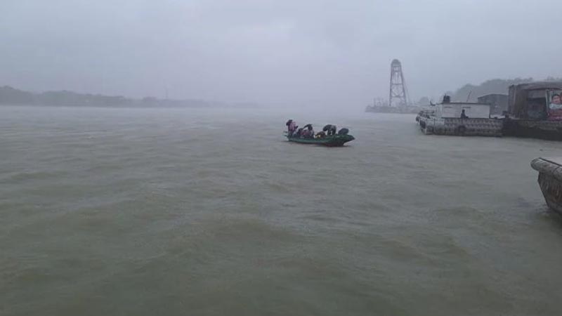 ঘূর্ণিঝড় রিমাল: বরিশালে নৌ চলাচল বন্ধ ঘূর্ণিঝড় রিমাল: বরিশালে নৌ চলাচল বন্ধ