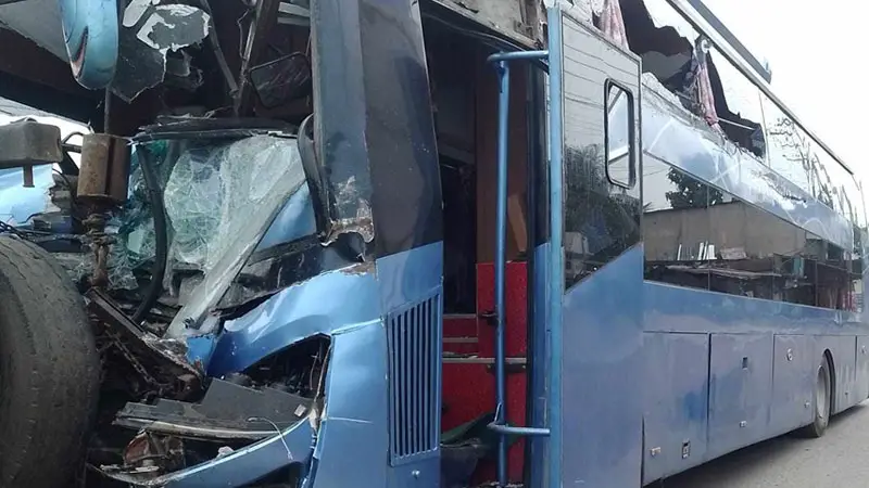 যেভাবে অল্পের জন্য রক্ষা পেলেন যাত্রীরা যেভাবে অল্পের জন্য রক্ষা পেলেন যাত্রীরা