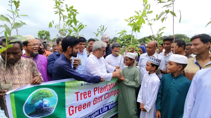 মোহনপুরে মাদরাসায় বৃক্ষরোপণ ও শিক্ষার্থীদের মাঝে চারা বিতরণ মোহনপুরে মাদরাসায় বৃক্ষরোপণ ও শিক্ষার্থীদের মাঝে চারা বিতরণ