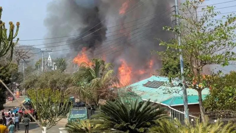 সাজেক পর্যটনকেন্দ্রে ভয়াবহ অগ্নিকাণ্ড, ৭০টি কটেজ ও বাড়ি পুড়ে ছাই সাজেক পর্যটনকেন্দ্রে ভয়াবহ অগ্নিকাণ্ড, ৭০টি কটেজ ও বাড়ি পুড়ে ছাই